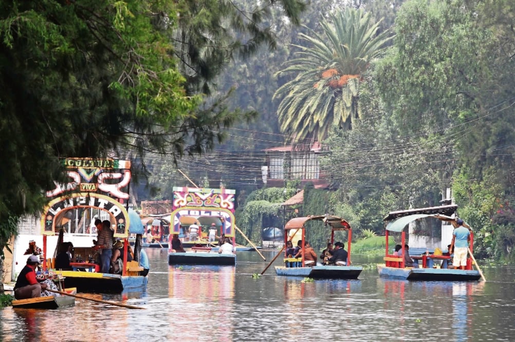 Junto con la Policía Ribereña, la delegación también supervisará que los turistas no aten las trajineras, lo cual está prohibido, dice Avelino Méndez (ARCHIVO EL UNIVERSAL)