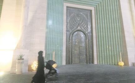 Qatar, donde la mujer camina detrás del hombre