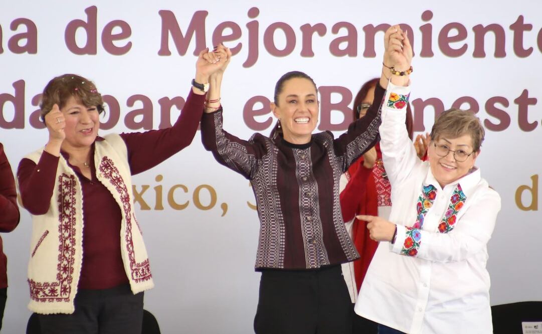La presidenta de México, Claudia Sheinbaum realiza la Entrega de Tarjetas de Mejoramiento de Vivienda para El Bienestar en Los Reyes La Paz, la acompañan, la gobernadora del Estado de México, Delfina Gómez y Martha Guerrero, Presidenta de La Paz.
Foto: Luis Camacho/EL UNIVERSAL