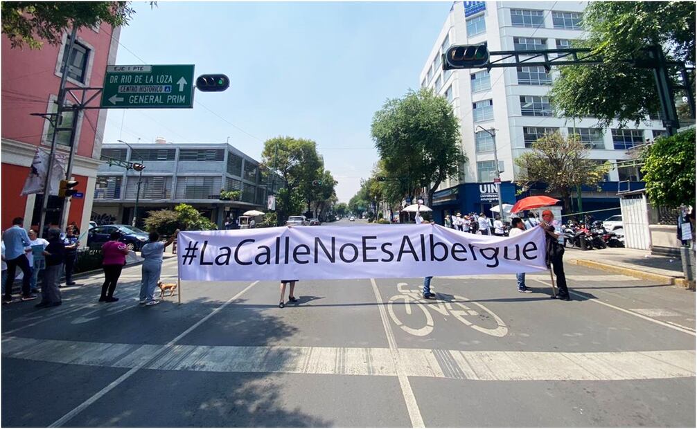 Representantes del movimiento #LaCalleNoEsAlbergue exigen a las autoridades la reubicación de campamentos de personas migrantes. Foto: EL UNIVERSAL