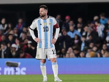 VIDEO: Lionel Messi lo vuelve a hacer y convierte un golazo de tiro libre para darle el triunfo a Argentina