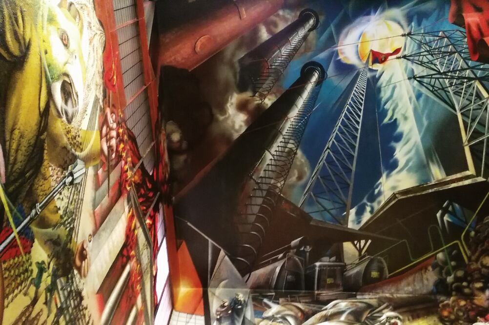 El edificio del Sindicato Mexicano de Electricistas (en Antonio Caso) resguarda un mural de David Alfaro Siqueiros, José Renau, Antonio Pujol y Luis Arenal: Retrato de la Burguesía (YADÍN XOLALPA. EL UNIVERSAL.)