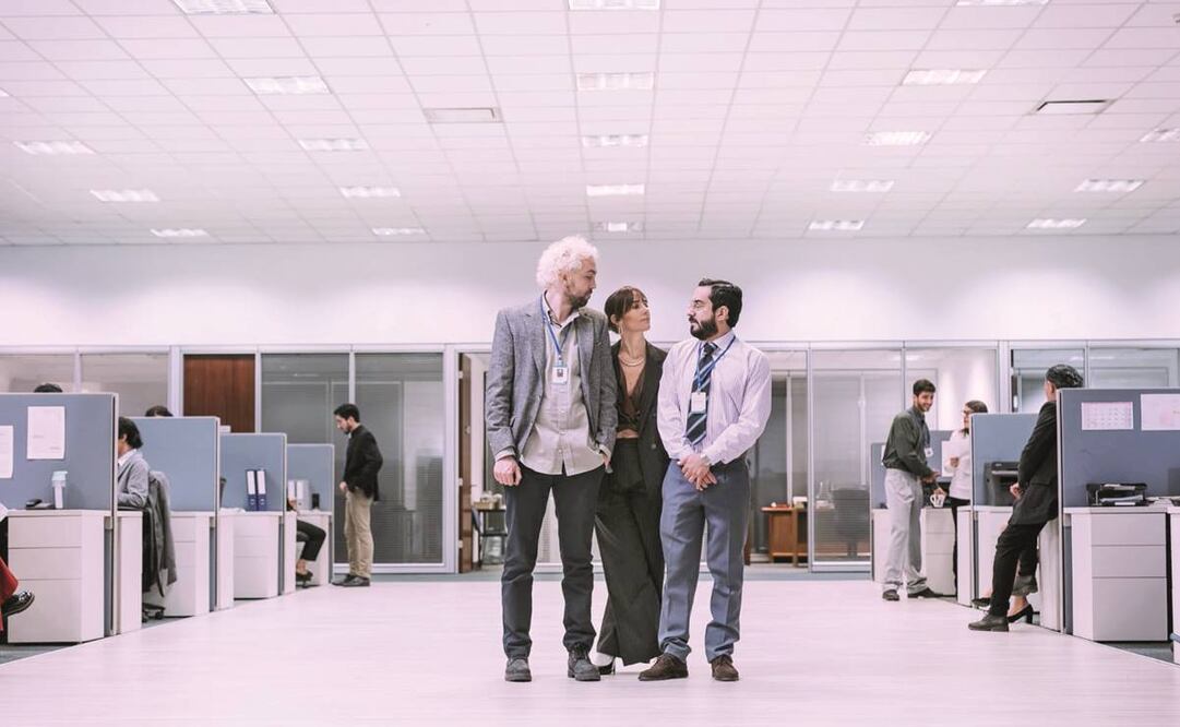  La cinta sigue a un hombre que piensa que lo ascenderán pero otro queda en el cargo.