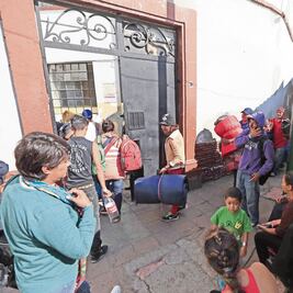 Trasladan a 403 migrantes a nuevo albergue en Tláhuac