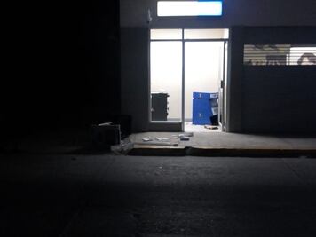 Delincuentes arrancan cajero automático para robarlo en Juchitán, Oaxaca