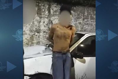 Vecinos golpean e intentan linchar a presunto delincuente en Naucalpan