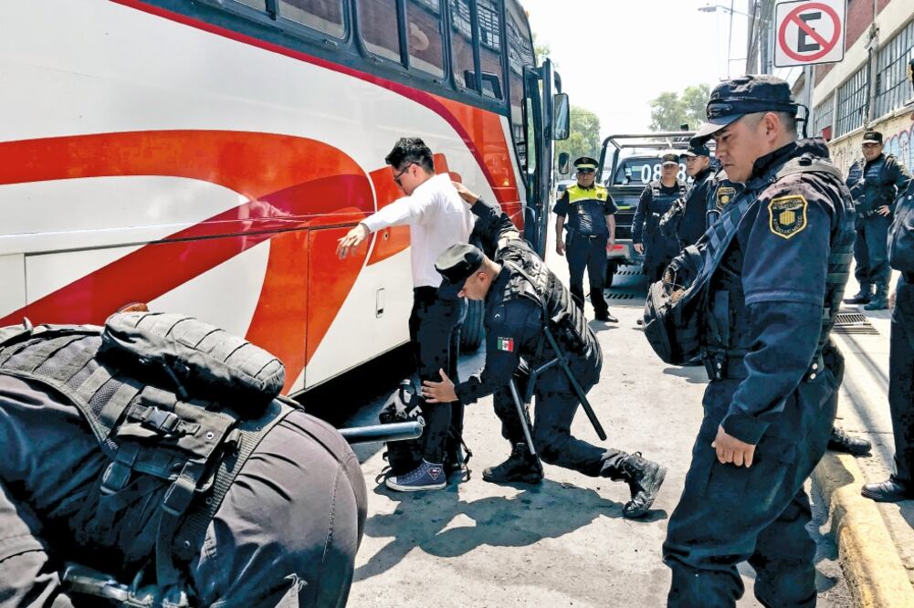 Con una fuerza de 30 policías estatales que trabajan de las 4:00 de la mañana a las 10:00 de la noche, se busca reducir los delitos en la zona del Mexipuerto (REBECA JIMÉNEZ. EL UNIVERSAL)