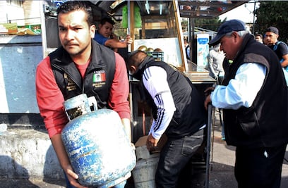 Retiran puestos ambulantes en inmediaciones de CU