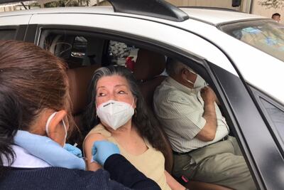 “Por fin podré abrazar a mis nietos”, dice doña Laura en centro de vacunación Móvil de Huixquilucan