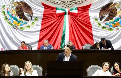 Diputados independientes piden total autonomía a municipios