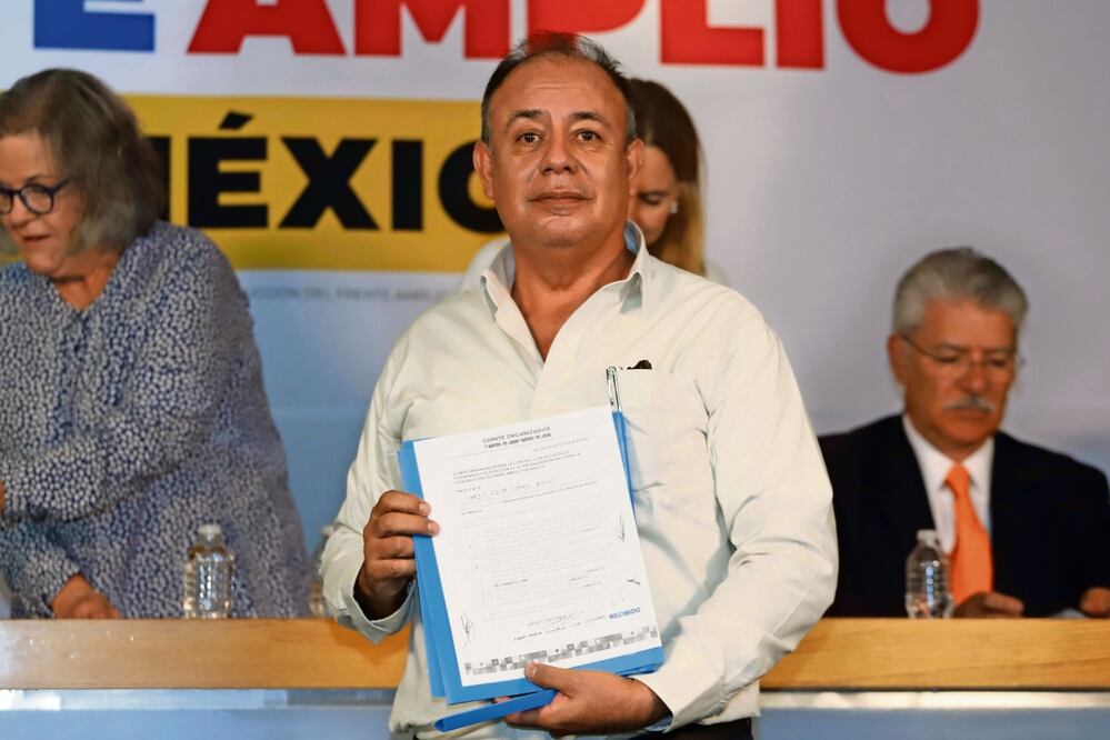 Sergio Iván Torres registró su aspiración presidencial como candidato ciudadano. Foto: Berenice Fregoso / El universal