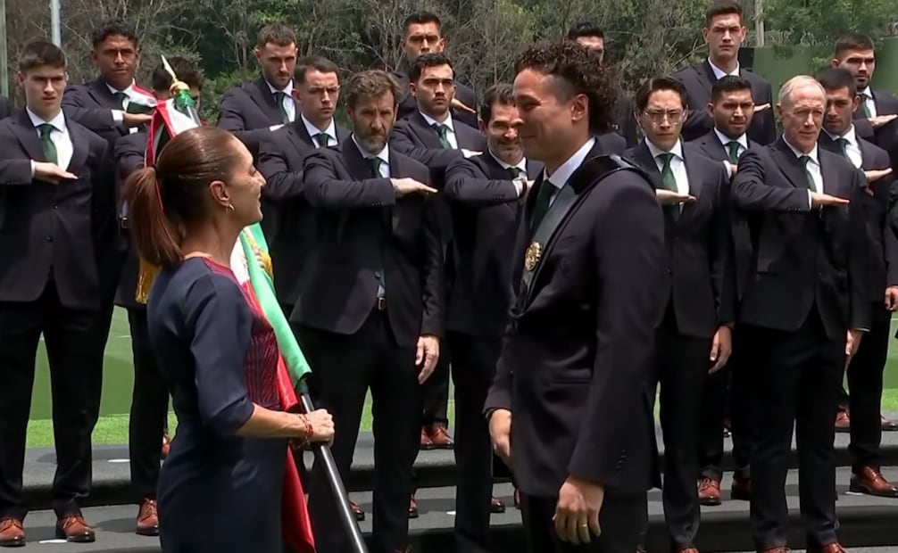 Flag of the Mexican Soccer Team, led by president Claudia Sheinbaum Pardo, prior to the 2026 FIFA World Cup. Photo: special
