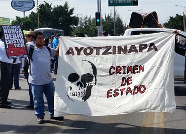 Marchan en Oaxaca por los 43