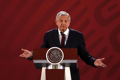 AMLO sostiene encuentro con comisionado de las Grandes Ligas de Béisbol