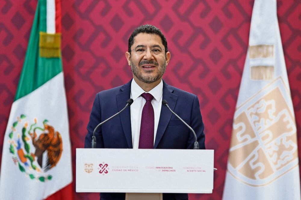 Martí Batres informó que actualmente hay 500 comedores comunitarios. Foto Especial