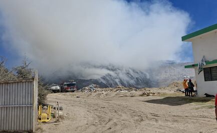 Continúa activo incendio en relleno sanitario en Puebla; tres municipios de Tlaxcala siguen en emergencia ambiental