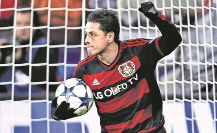 Periodista se queda dormido en partido de 'Chicharito'