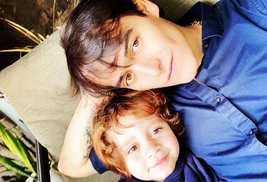 Julián Figueroa y su hijo, José Julián cumplían años el mismo día; este 2 de mayo, el músico alcanzaría los 28 años, mientras que su unigénito cumplirá los seis años. 
Foto: Instagram