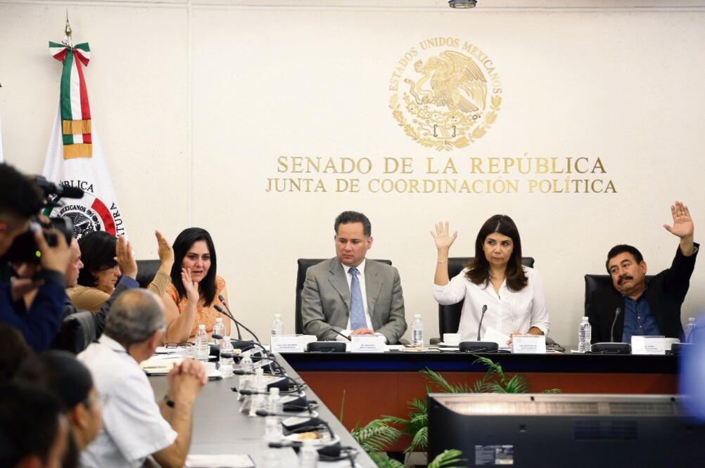 En la reunión con diputados federales y senadores de la Comisión de Seguimiento a los Procesos Electorales Locales del año 2017 del Congreso de la Unión (BERENICE FREGOSO. EL UNIVERSAL)