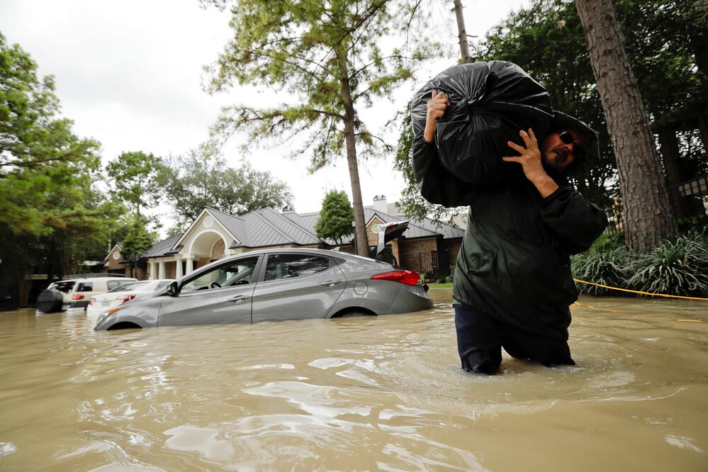 Suman 50 muertos tras el paso de "Harvey" por Texas