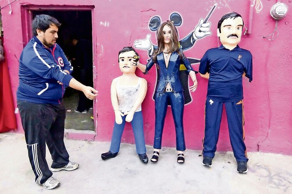 En Reynosa, Tamaulipas, comienzan a exhibirse piñatas en forma del capo mexicano Joaquín El Chapo Guzmán y la actriz Kate del Castillo (XINHUA)