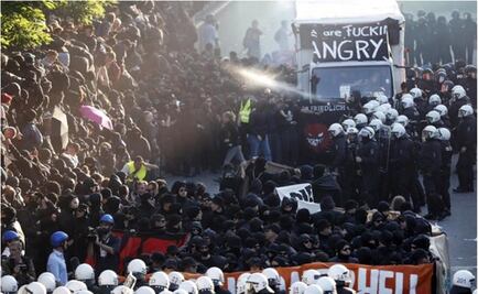Demonstrators and police clash in G20 protest
