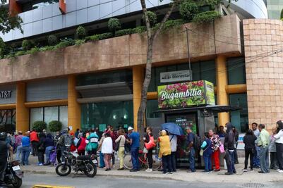 ¡Tardan hasta 3 horas en cobrar! Fallas en cajeros de Banco de Bienestar en CDMX provocan largas filas 