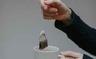 ¿Qué hacer con las bolsitas de té usadas?; descubre los beneficios de reciclarlas