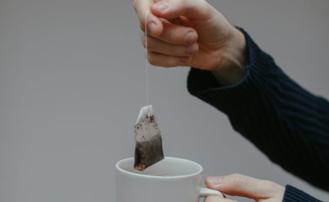 Reutiliza las bolsitas de té usadas. Foto: Freepik