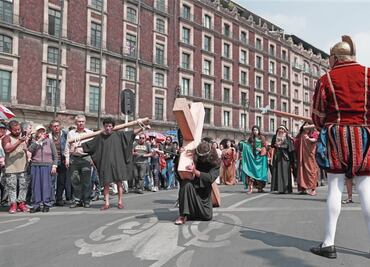 Viacrucis en Catedral cumple 17 años
