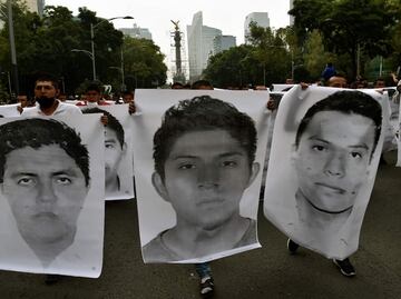 Ayotzinapa: Mexico issues arrest warrants against soldiers and federal agents
