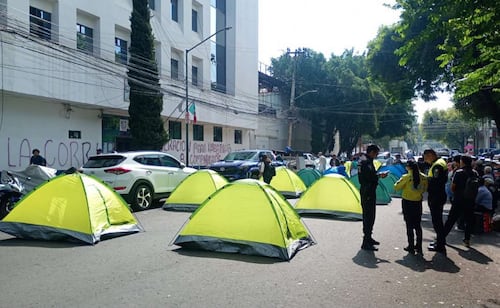 Protesters Block Mexico City Attorney General's Office for Second Day, Demanding Release of 8 Detainees