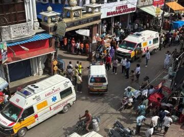 Estampida en templo hindú al norte de India deja 6 muertos; caída de cable de alta tensión desató el pánico