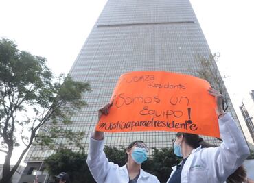 “¡Es aguinaldo, no propina!”: Médicos de Pemex exigen pagos con manifestación en Torre de Pemex