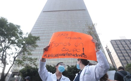 “¡Es aguinaldo, no propina!”: Médicos de Pemex exigen pagos con manifestación en Torre de Pemex 