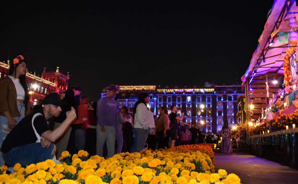 Mega ofrenda en el Zócalo de la CDMX. Foto: Abril Ángulo. EL UNIVERSAL