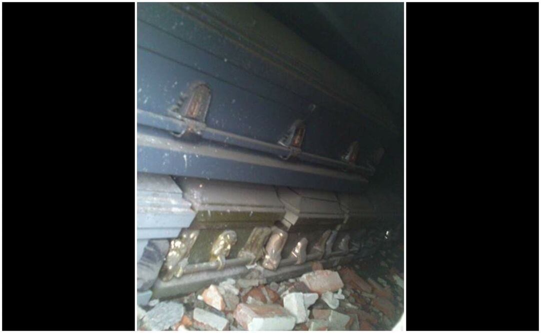 Encuentran 19 ataúdes debajo de puente en Tlalnepantla