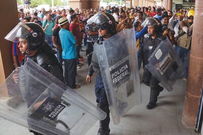 CNTE marcha contra la reforma educativa