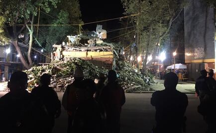 Rescatan dos cuerpos más en multifamiliar de Tlalpan