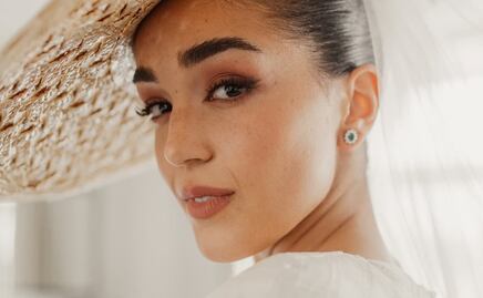 El espectacular vestido de novia de Ale Capetillo