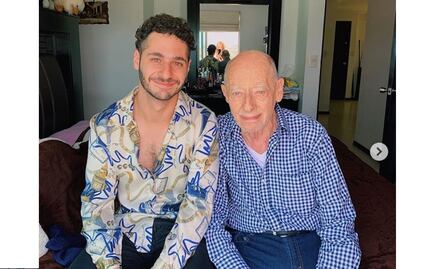 Tunden a Debryanshow por subir videos del sepelio de su padre a sus redes