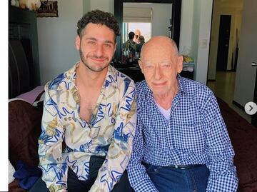 Tunden a Debryanshow por subir videos del sepelio de su padre a sus redes