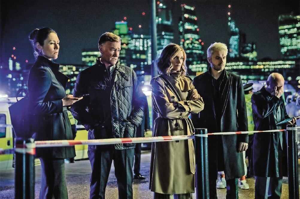 En la serie, una mujer que pierde la memoria debe enfrentarse a adversarios con fuerzas paranormales. Foto: StarzPlay 