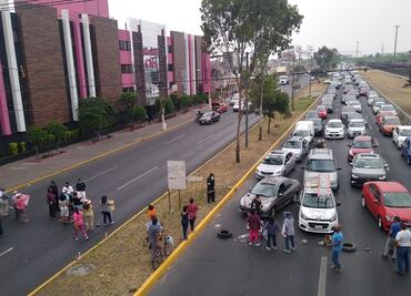 Vecinos de Ecatepec bloquean Avenida Central; piden agua potable