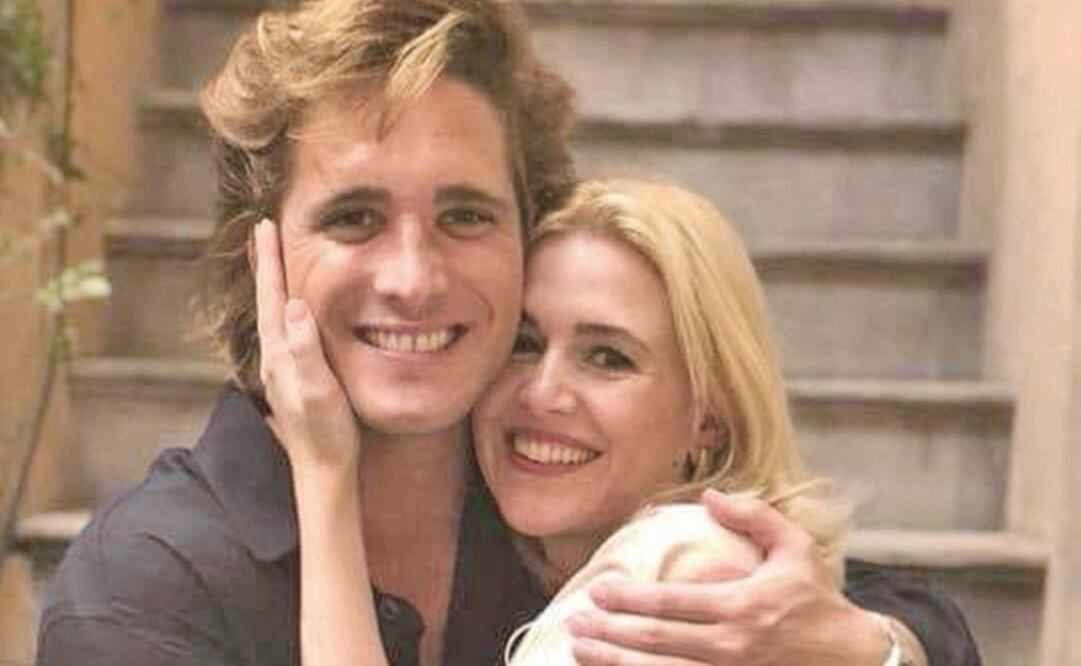Diego Boneta, actor de Luis Miguel, con Anna Favella, quien dio vida a la madre de El Sol. (INSTAGRAM)