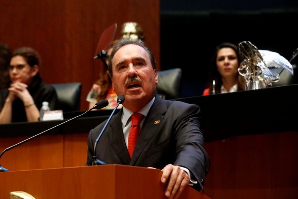 Emilio Gamboa recordó las reformas aprobadas en los últimos seis años, como la educativa, que terminó con la práctica de heredar plazas de maestros a sus hijos. Foto: tomada de Twitter @Senado_PRI