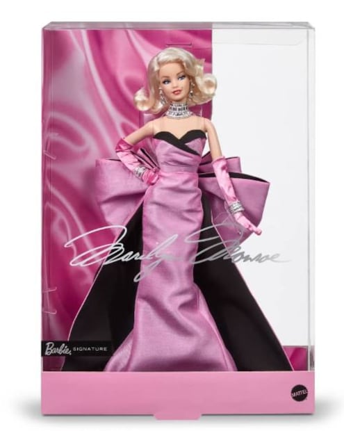 Con su característico corte de pelo bob platino y un derroche de joyas brillantes, esta pieza de colección se volvió tendencia. Foto: Mattel