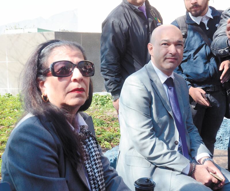 Leticia Pereyra y Roberto Morgenroth, abogados de Diego Santoy, llegaron al Palacio de Justicia de Monterrey. Foto: EMILIO VÁSQUEZ. EL UNIVERSAL