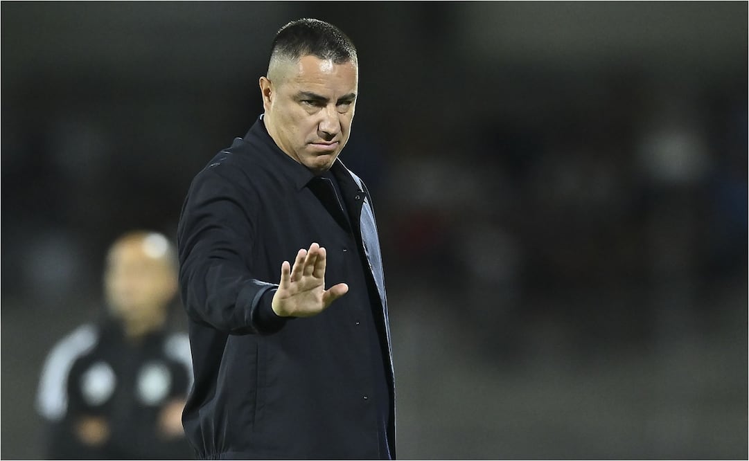 Efraín Juárez en un duelo con los Pumas en CU. FOTO: IMAGO7