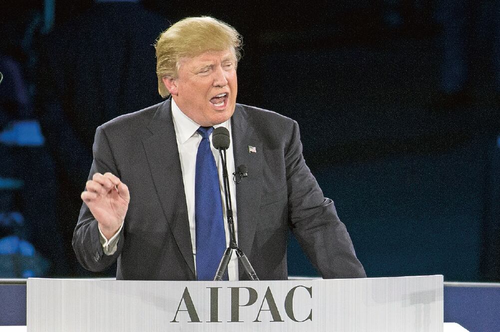 El aspirante presidencial republicano, Donald Trump, en el Verizon Center, en Washington, el lunes (EVAN VUCHI. AP)